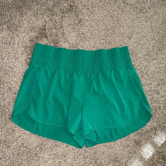 MAKE AN OFFER! 

Vibrant Green Women's Athletic Shorts - Picture 4 of 4